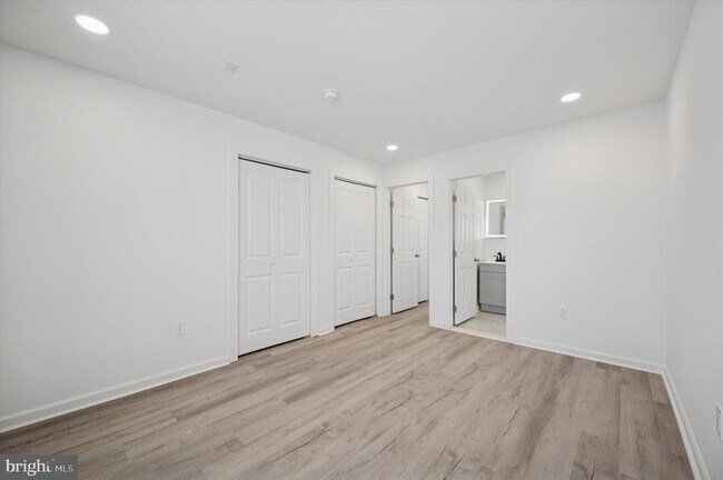 Building Photo - 4926 W Thompson St