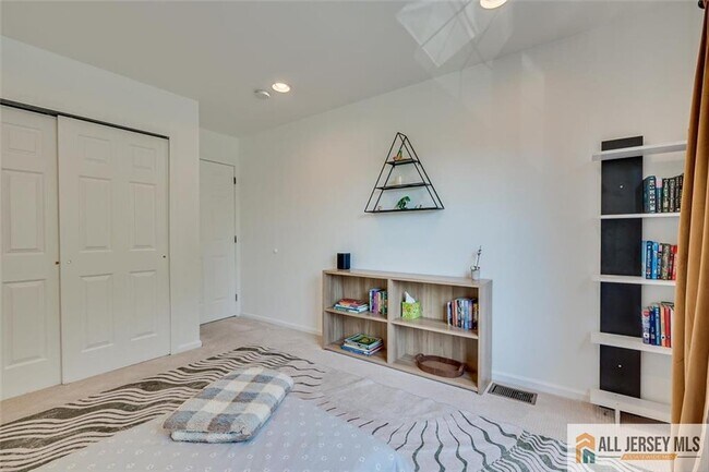 Building Photo - 403 Somerset Ct