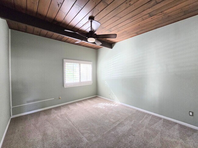 Building Photo - 3103 Eisenhauer Rd