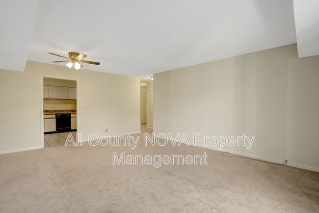 Building Photo - 3800 Powell Ln