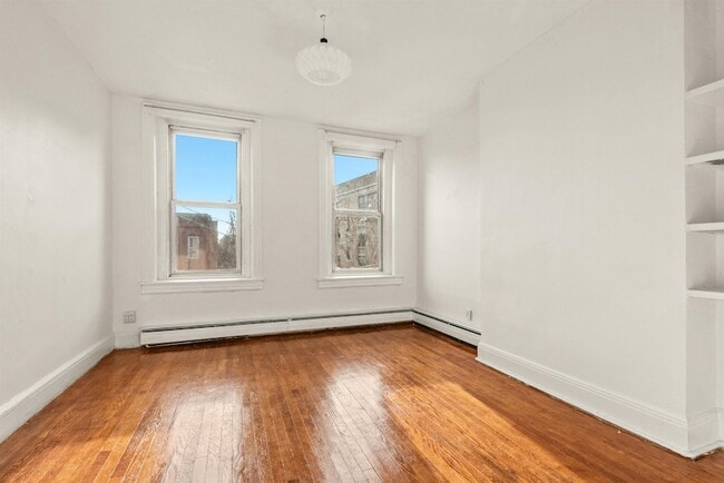 Building Photo - 92 Prescott St