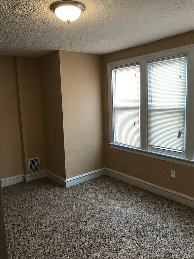 Building Photo - 1624 Crosslynne Ave