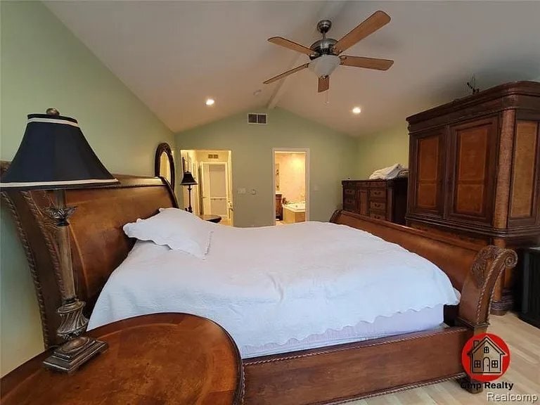 Building Photo - 18311 Norwich St