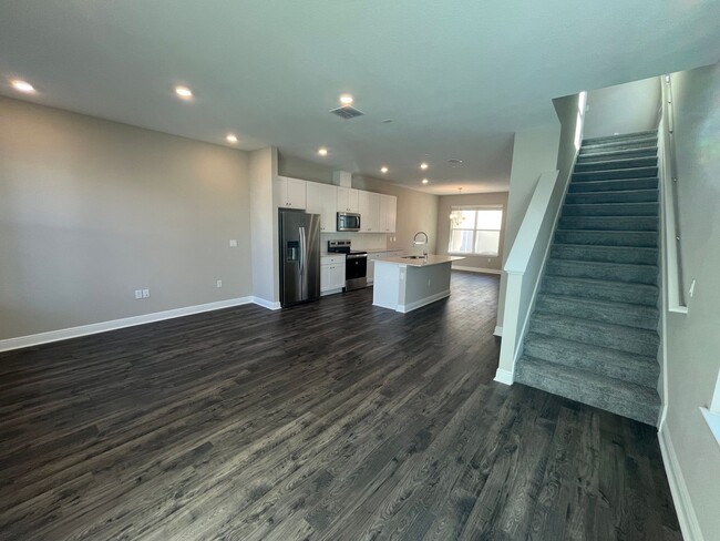 Building Photo - Stunning move in ready 3 bedroom, 2.5 bath...