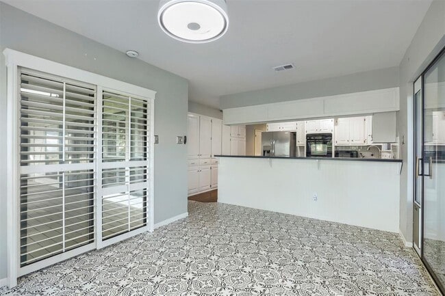 Building Photo - 208 Crescent Bluff