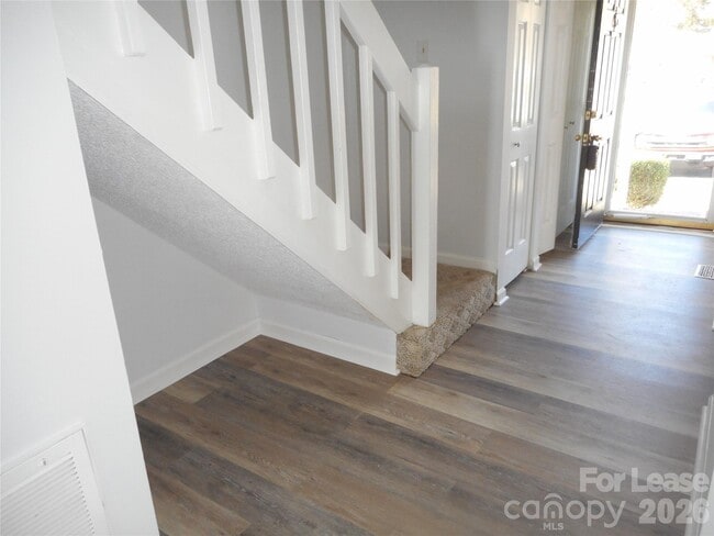 Building Photo - 8235 Circle Tree Ln