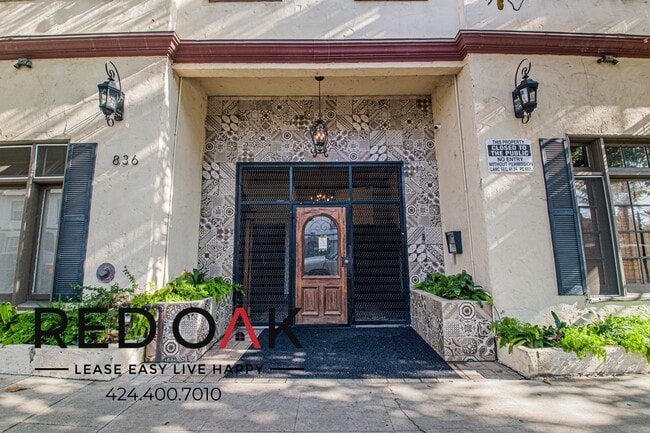 Building Photo - 836 Sanborn Ave