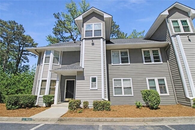 Building Photo - 204 Ivy Green Ln SE
