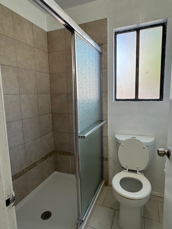Building Photo - Single story home with low maintenance lan...