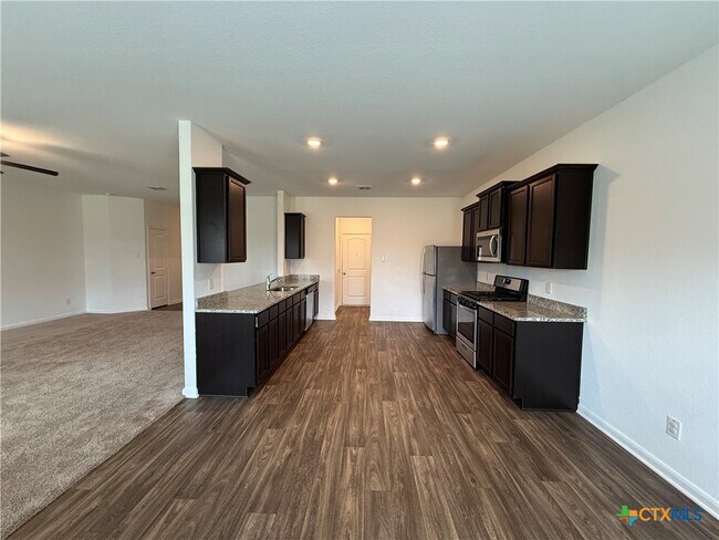 Building Photo - 761 Greenway Trl