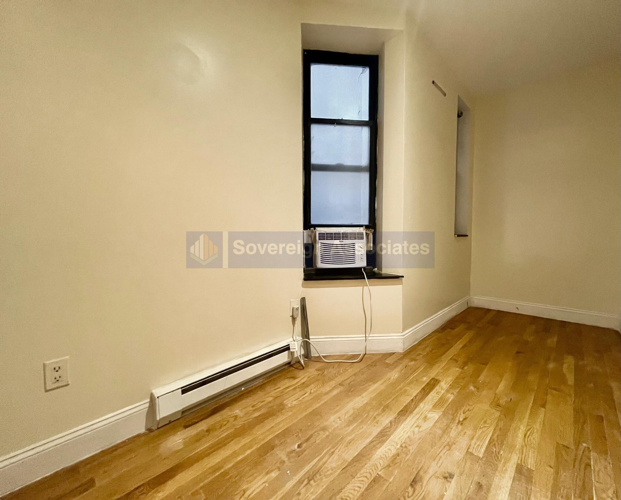 Building Photo - 216 W 108th St