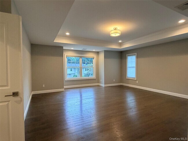 Building Photo - 28 Fern Dr E