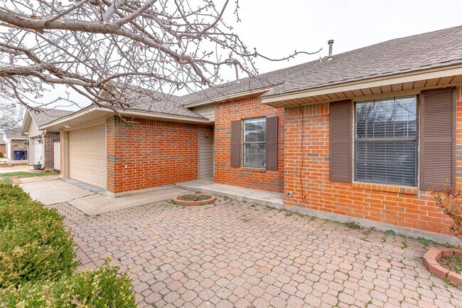 Building Photo - 10304 Southridge Terrace