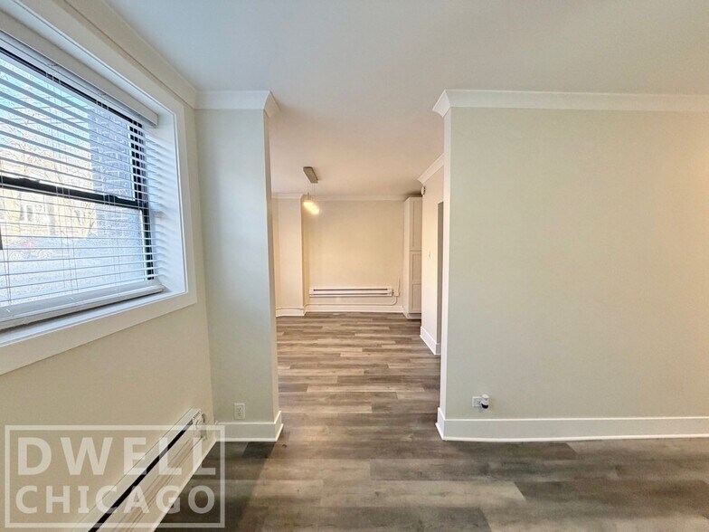 Building Photo - 3837 N Greenview Ave