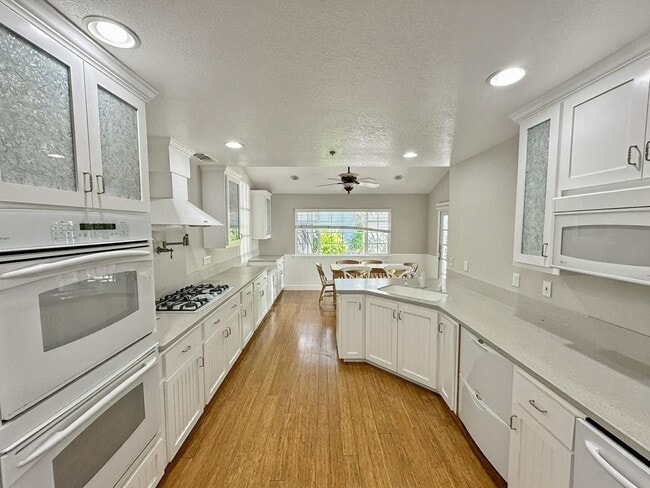 Building Photo - Elegant & Spacious 3BD Home | Pool Access,...