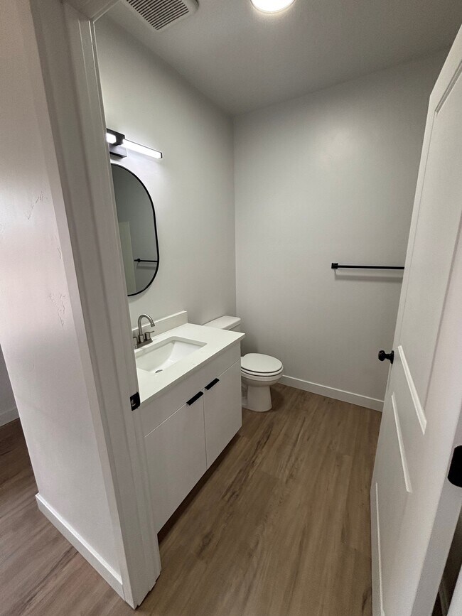 Building Photo - 404 E 5600 S