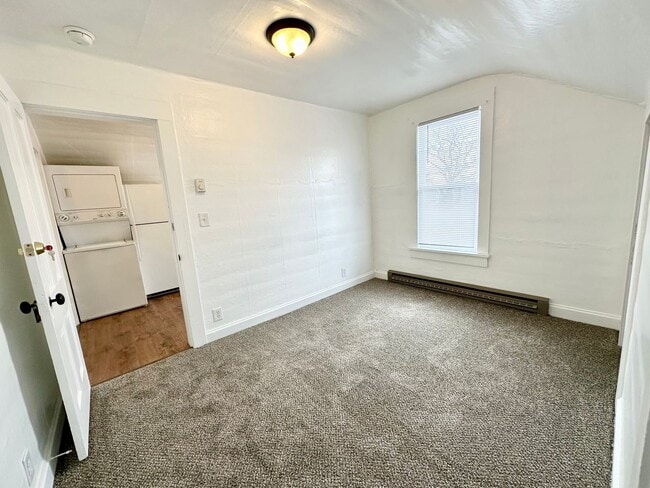 Building Photo - 610 S Pine St