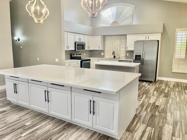 Building Photo - 1732 W Gary Dr