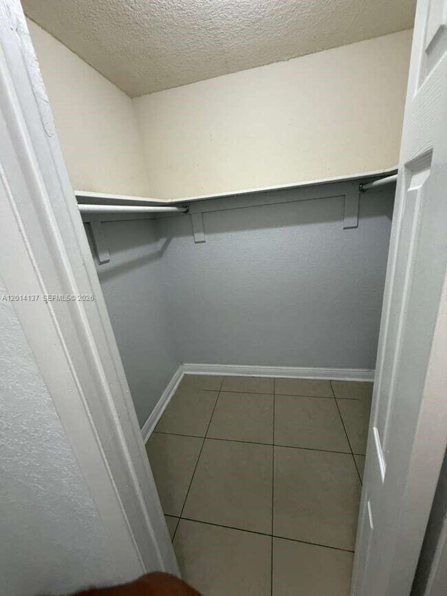 Building Photo - 575 W 69th St