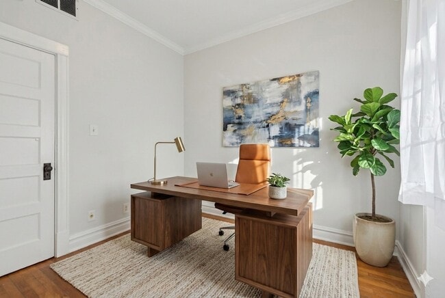 Building Photo - 2332 W Superior St