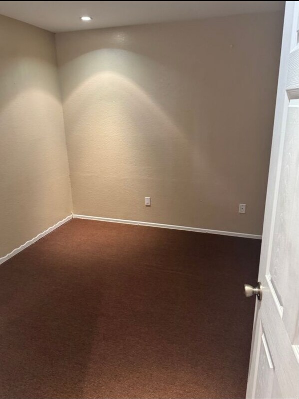 Building Photo - 7513 Center Ave