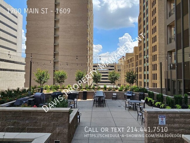 Building Photo - Downtown condo with roof top pool & concie...