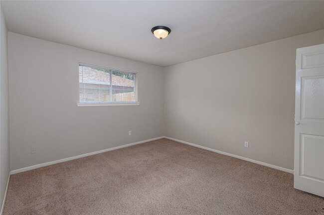 Building Photo - 23015 Bayleaf Dr