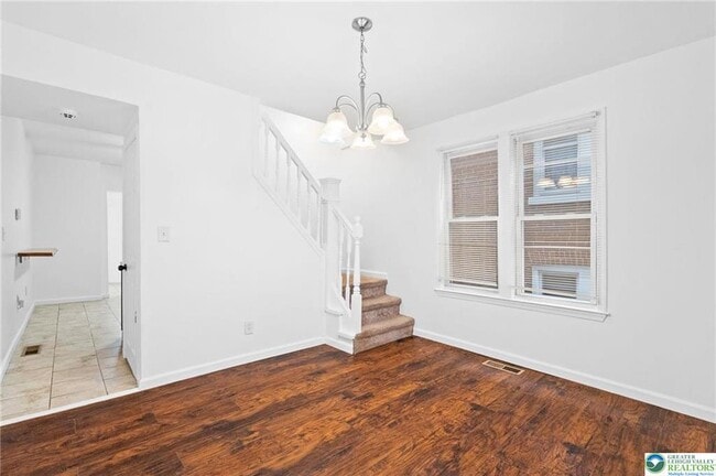 Building Photo - 921 Ridge St