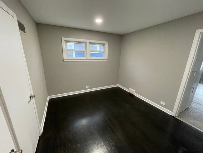 Bedroom 2 view 4 - 1550 Oakwood Ave