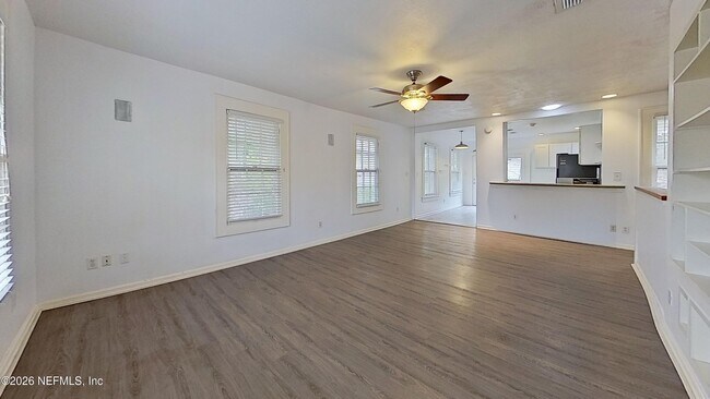 Building Photo - 2210 Myra St