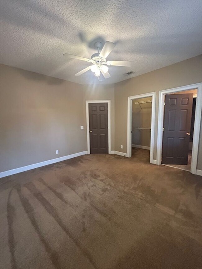 Building Photo - Spacious Single Family Home with Great Backyard!