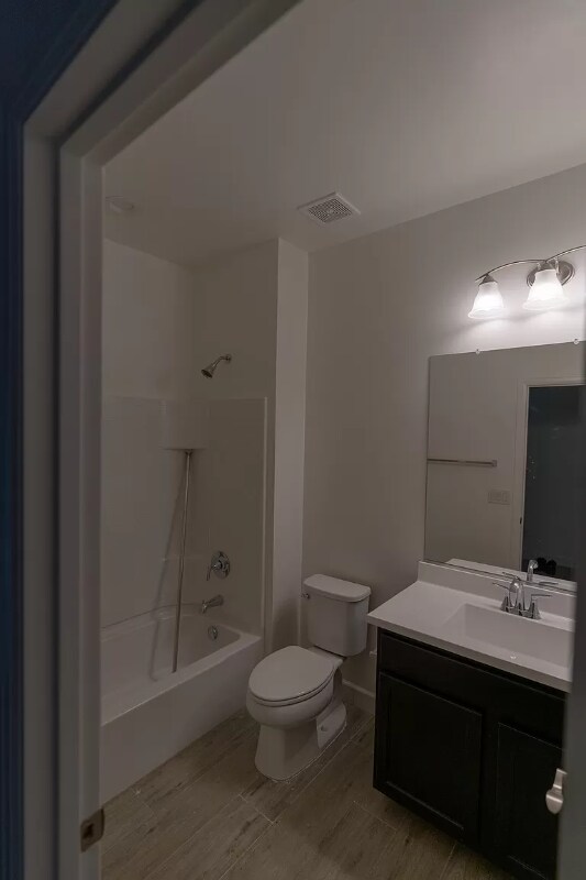 Building Photo - 640 E Vail Ln