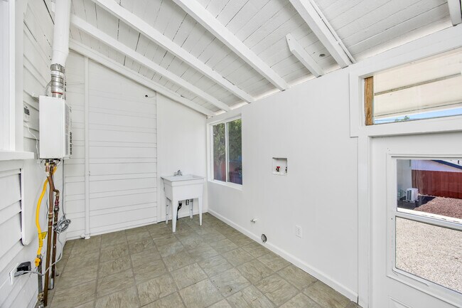 Building Photo - 407 Benton Wy