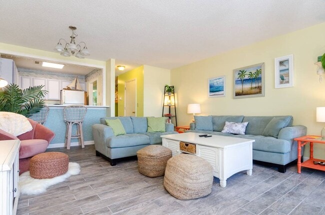 Building Photo - 1437 Fort Fisher Blvd S