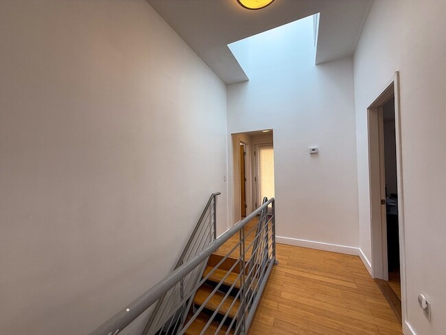 Building Photo - 5 Avondale Ave