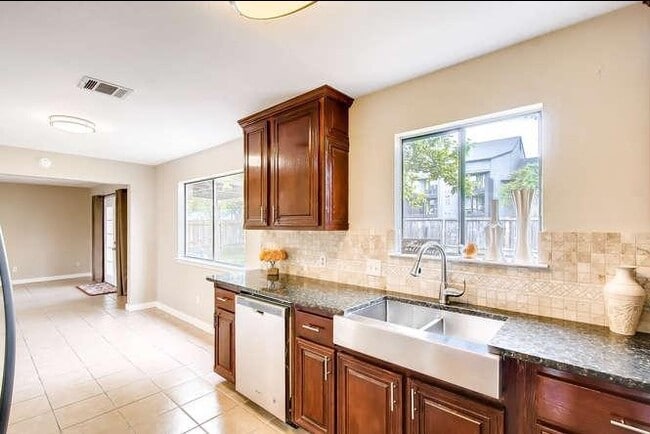 Building Photo - 11934 Rosethorn Dr