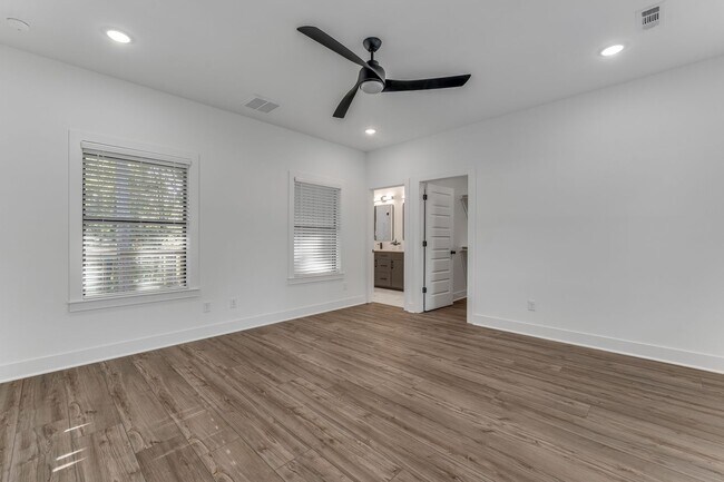 Building Photo - Brand New Bella Vista Beauty!