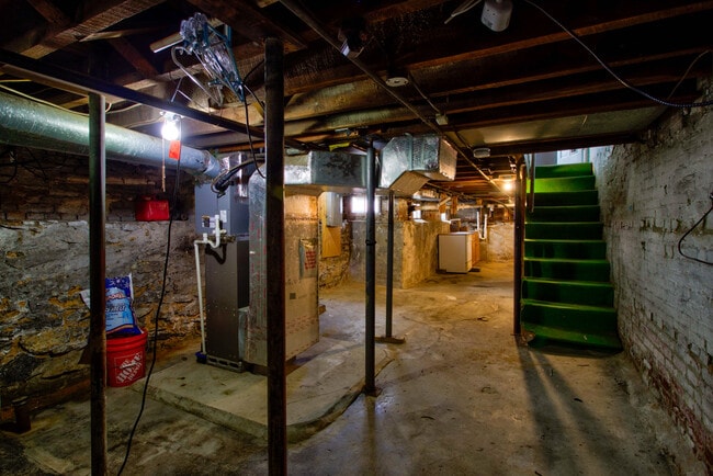 Building Photo - 1115 Frances Ave