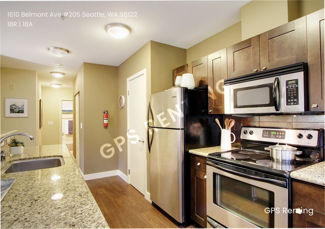 Building Photo - Perfect one bedroom corner unit in Capitol...