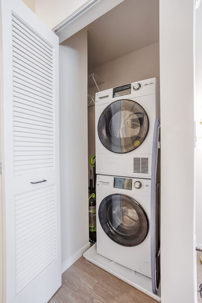 Building Photo - 9-JAN-JAN E 4th St