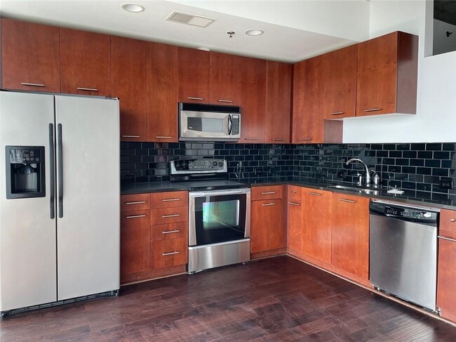 Building Photo - 3324 Peachtree Rd NE