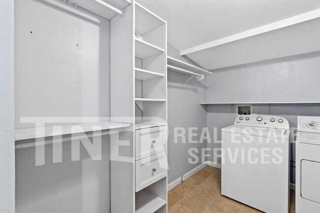 Building Photo - Updated Charming Studio in Historic Folsom...