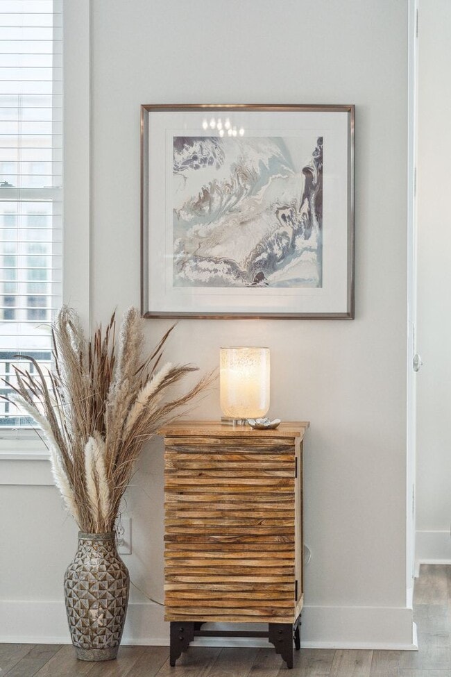 Building Photo - 3/3.5 End-Unit Townhome in Midtown Mt. Pleasant!