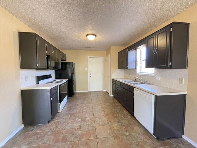 Building Photo - 2806 Derby Dr