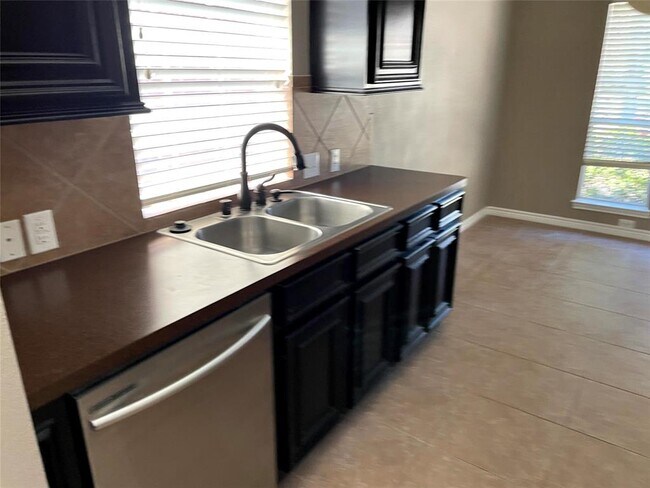 Building Photo - 2314 Colonial Springs Ln