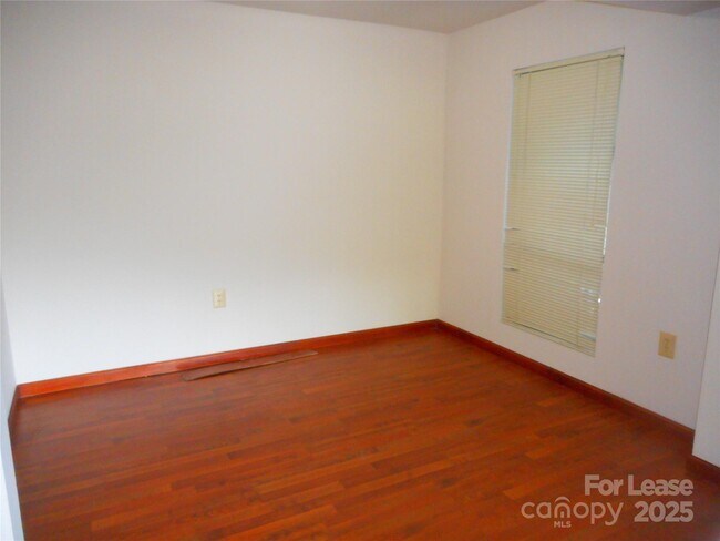 Building Photo - 5016 Sardis Rd