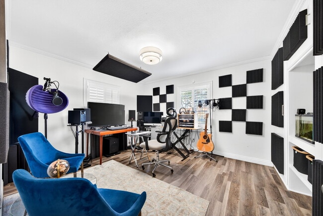 Building Photo - 6257 Bluebell Ave