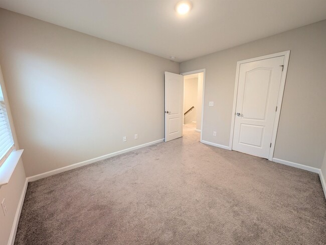 Building Photo - 129 Goldenrod Cir