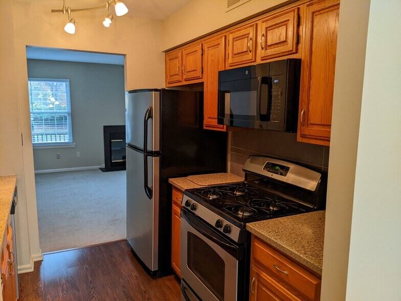 Building Photo - 891 Sturbridge Ln