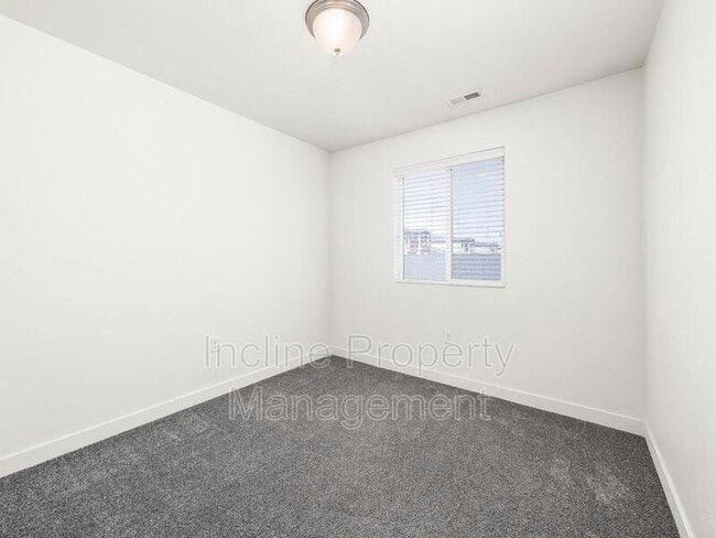 Building Photo - 178 E 630 N